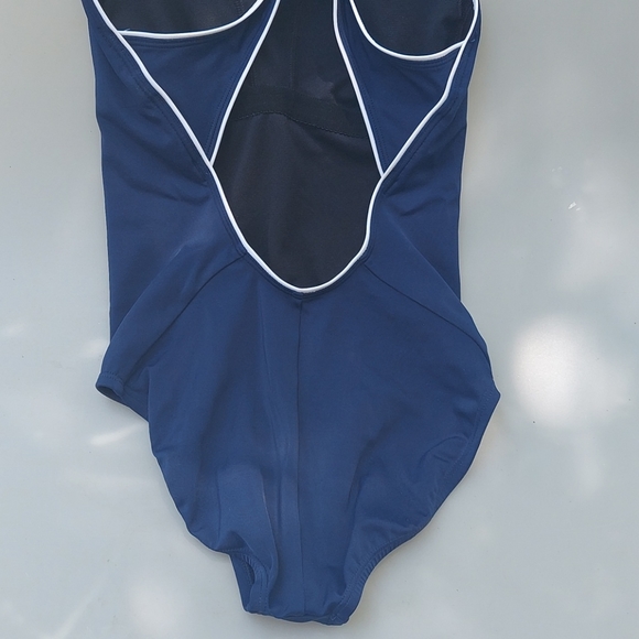 Nike swim one piece - Picture 5 of 6
